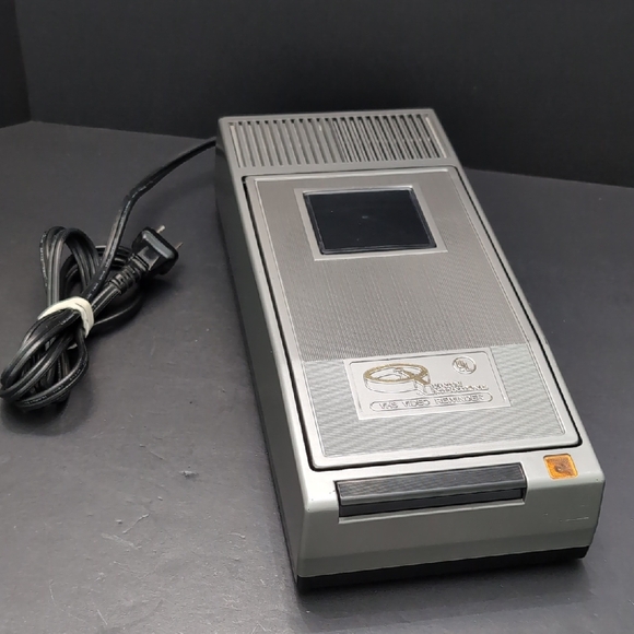 VGT, Quantum International VHS Video Rewinder. - Picture 1 of 9